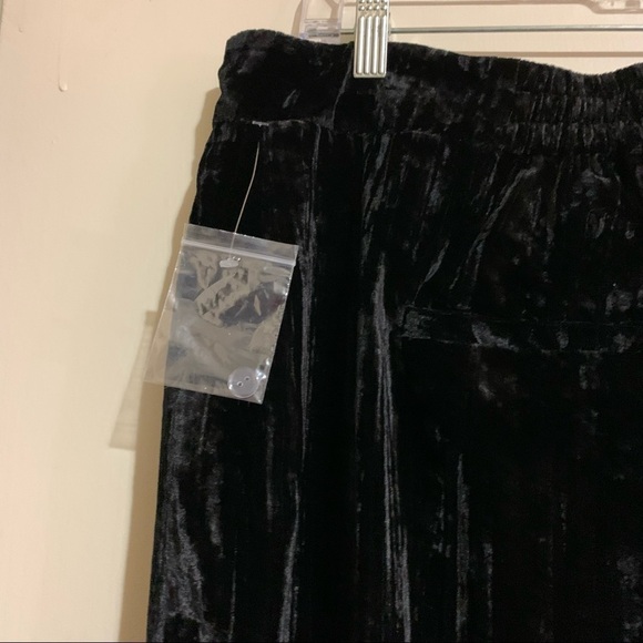 Good American Hi -Waist Wide Leg Crinkle Black Velvet pants. Size 5 (2XL) NWOT - Picture 7 of 10